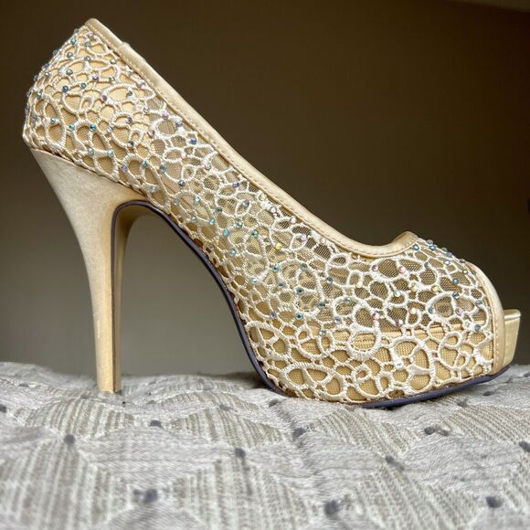 Lady Couture Ivy Peep Toe Gold Lace Mesh Stiletto Heels NIB Women’s EU 39 US 8 - Picture 3 of 16